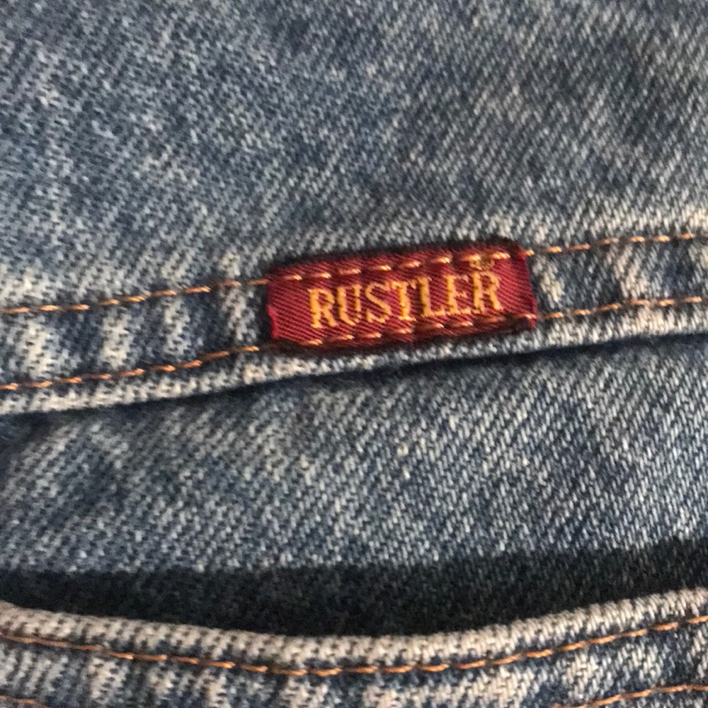 Distressed Mom jeans - Picture 3 of 4